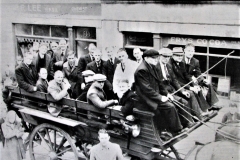 Workers from the Cork Examiner heading along Douglas Street in 1946 on their way to Kinsale for a day out. Image from the Evening Echo.