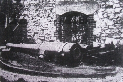 One of a pair of cannons at Elizabeth Fort in 1926, just before it was removed. Image from the Cork Examiner.