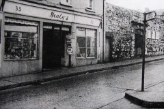 Healy's shop on Barrack Street in 1985. Photo by Denis Minihane in the Evening Echo.
