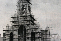 Holy Trinity Church undergoing renovations in 1982. Image from the Evening Echo.